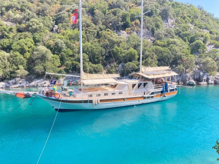 Hire Sailboat Custom with a boat licence