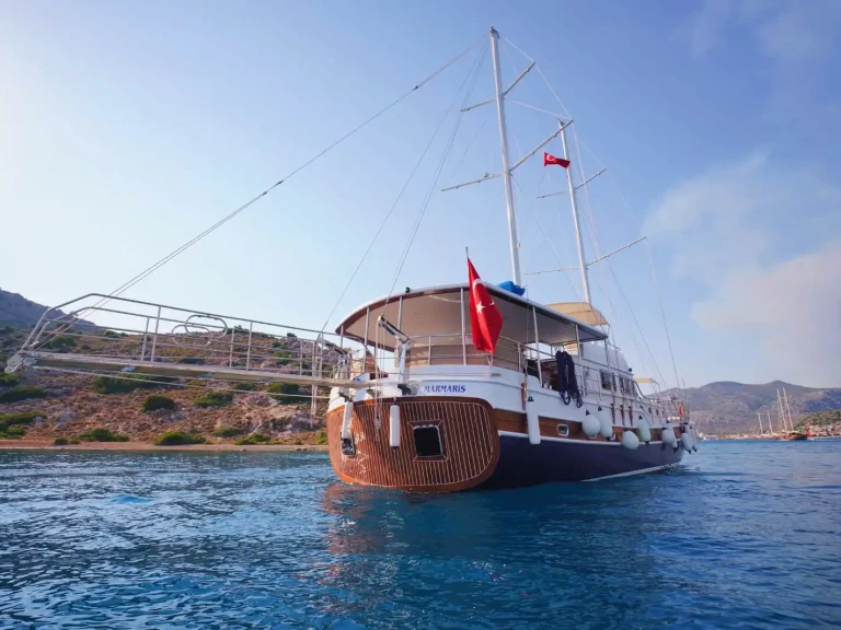 Hire Sailboat Custom with a boat licence