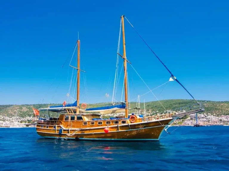 Hire Sailboat Custom with a boat licence