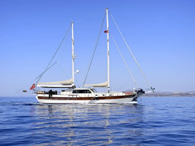 Hire Sailboat Custom with a boat licence