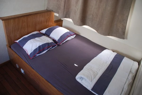 Hire Motorboat  with a boat licence