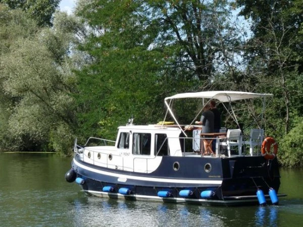 Linssen Linssen Vlet 1030 charter bareboat or skippered in  Louhans
