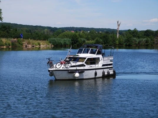 Hire a Gruno Gruno 38 Elite Savoyeux