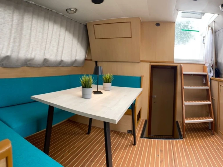 Charter a  Haines 38 in Mittersheim on Samboat