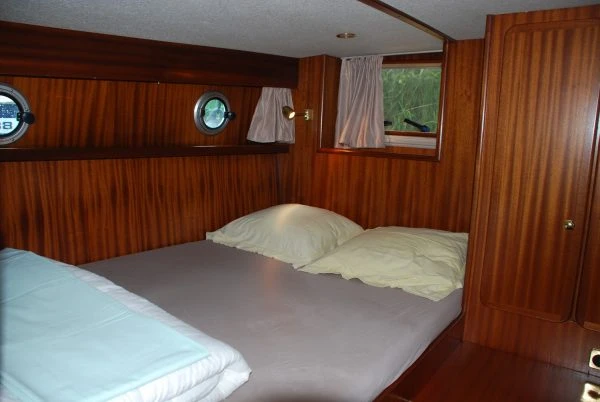 Motorboat hire in Savoyeux - Linssen Linssen Sturdy 320