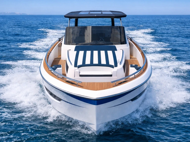 Hire Motorboat italyure with a boat licence