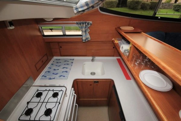 Charter a  Haines 34 in Louhans on Samboat