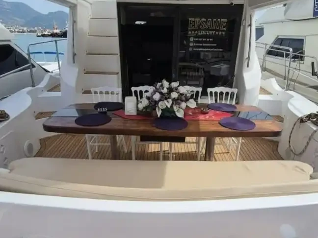 Hire Sailboat Custom with a boat licence