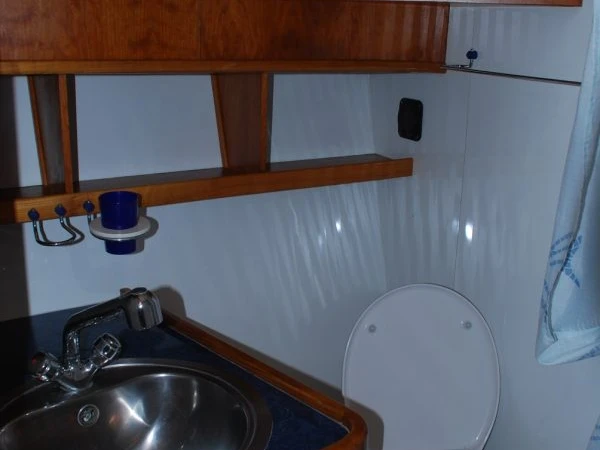 Yacht hire Savoyeux cheap Consonant 1100