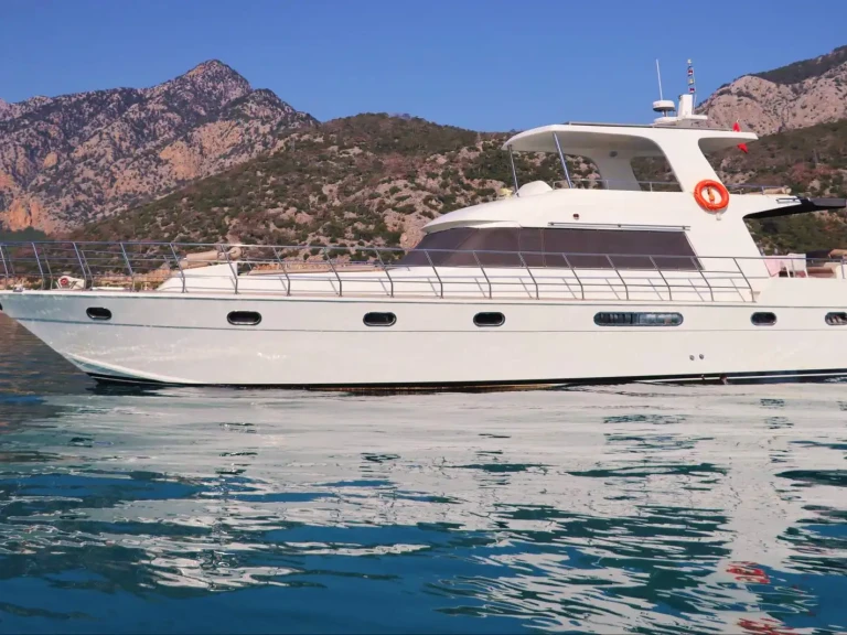 Hire Sailboat Custom with a boat licence