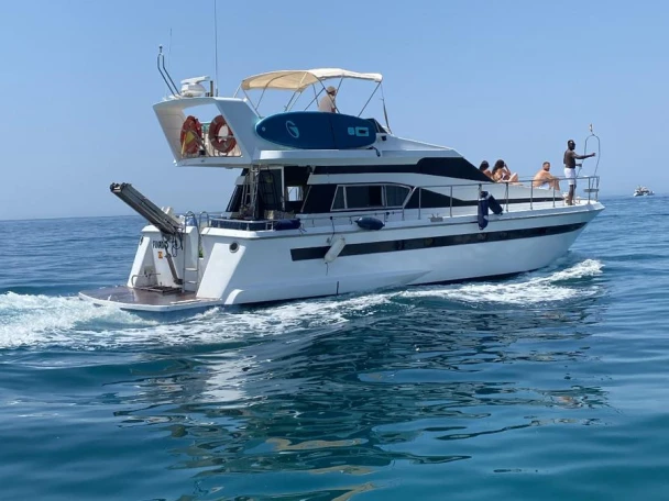 Charter a Astondoa Astondoa 50 GL in Puerto Deportivo de Marbella on Samboat
