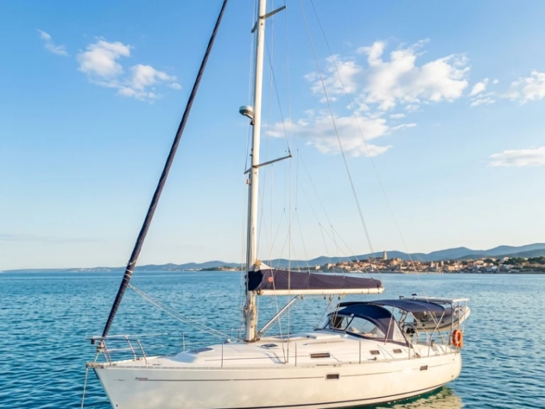 Charter a Bénéteau Oceanis 381 in Puerto de Pollensa on Samboat