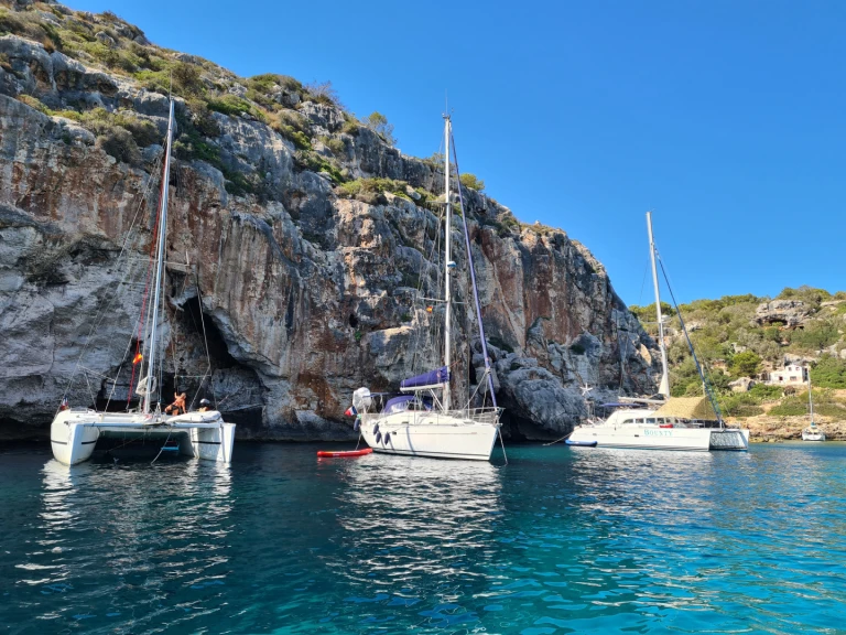 Hire Sailboat Bénéteau with a boat licence