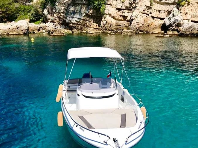 Yacht hire Antibes cheap Cap Camarat 6.5 Style