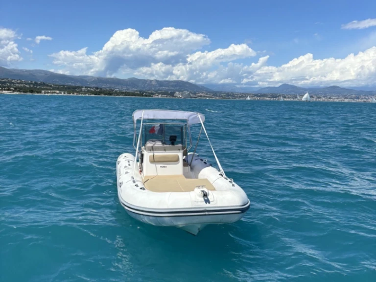 Hire RIB Capelli with a boat licence