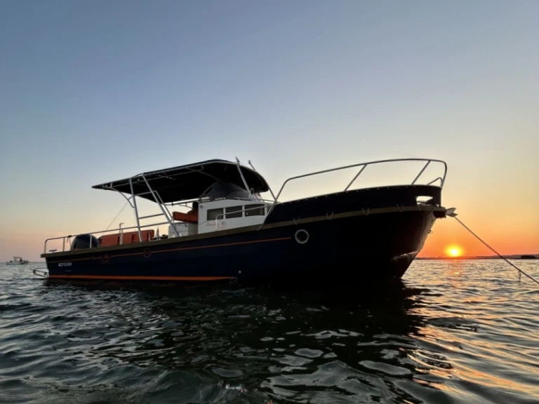 Yacht hire Arcachon cheap Beacher V10 Croisière