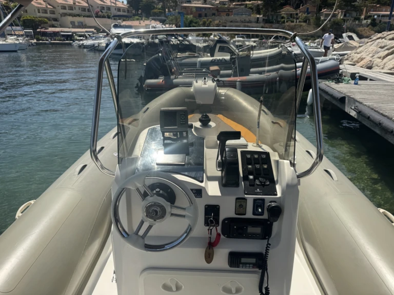 Hire RIB Capelli with a boat licence