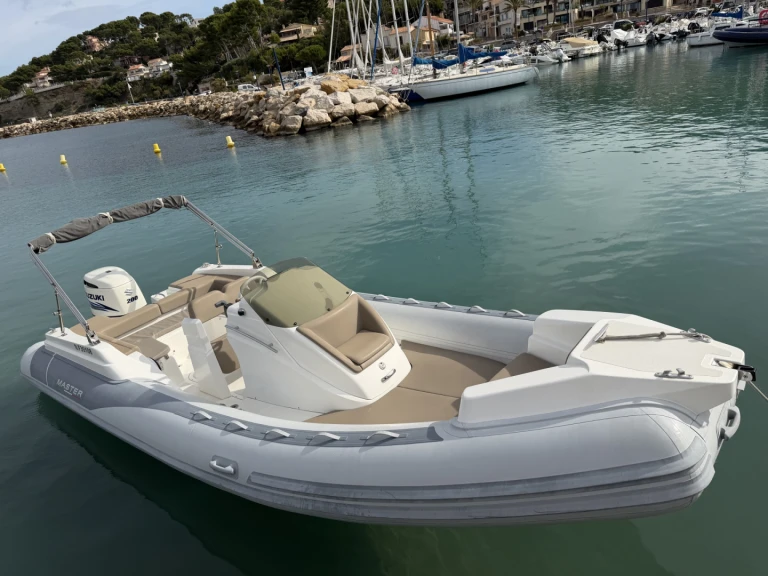Yacht hire La Madrague cheap Master 699