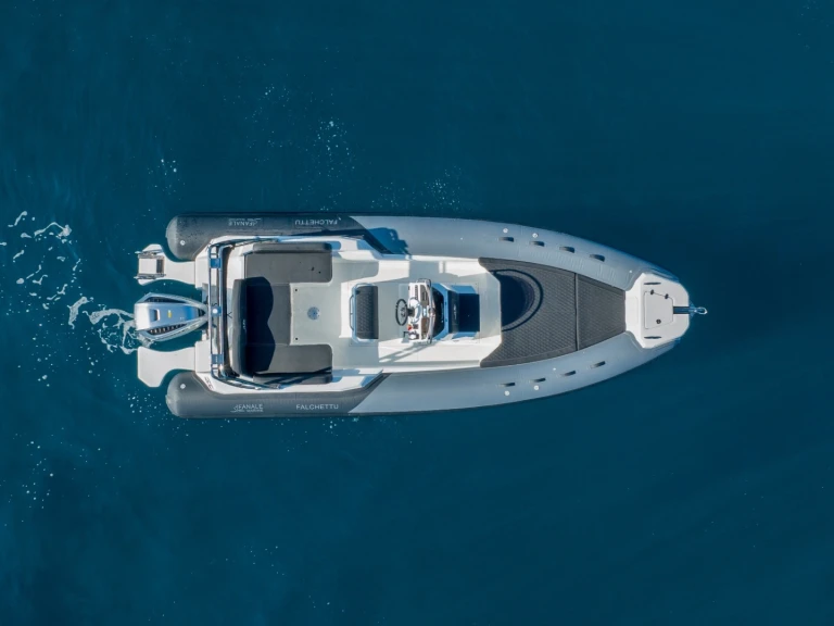 Hire Motorboat Quicksilver with a boat licence