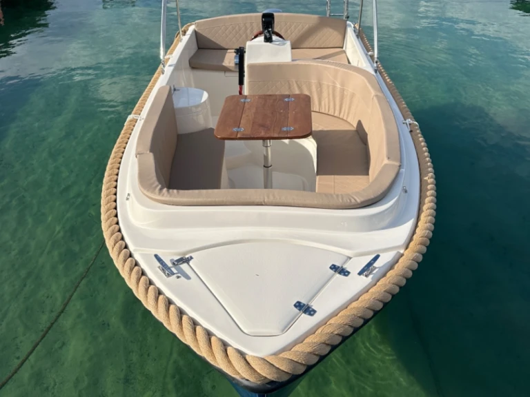 Hire Motorboat kruger with a boat licence