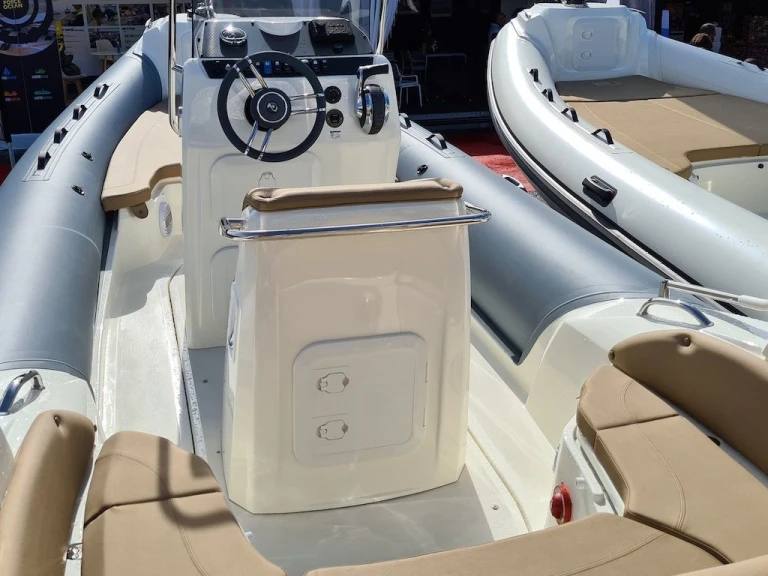 Yacht charter Sète - Nuova Jolly Prince 22 on SamBoat