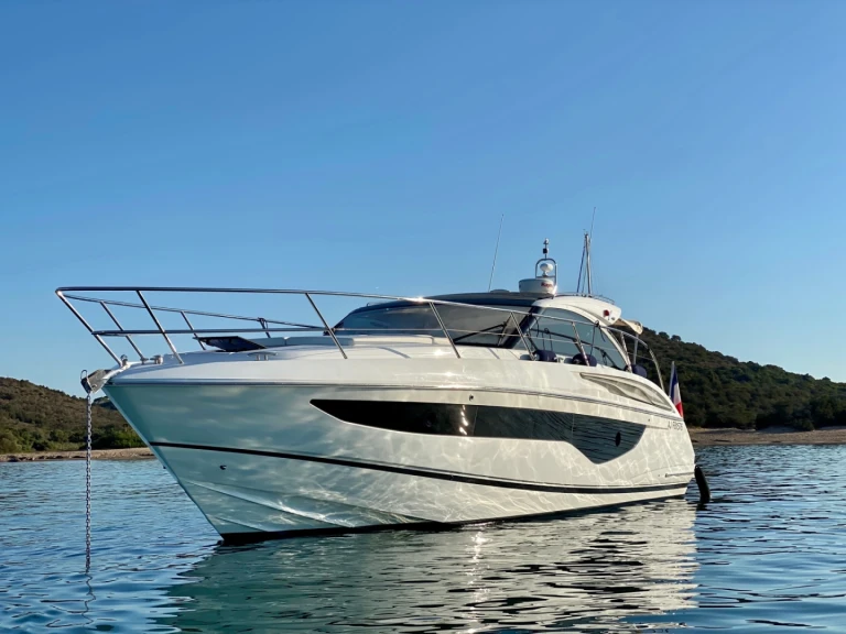 Charter a Quicksilver Quicksilver 555 Activ Open in Port Grimaud on Samboat