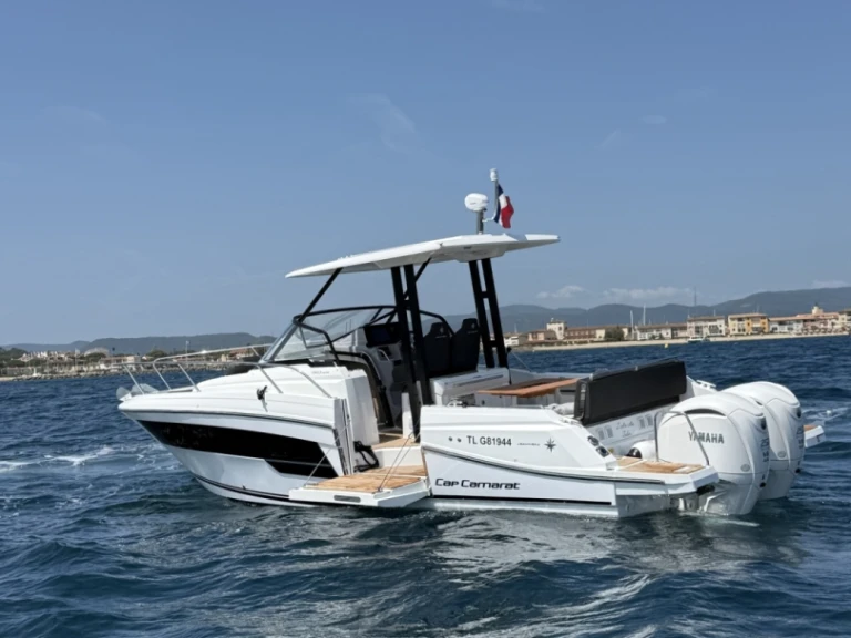 Yacht charter Port Grimaud - Jeanneau Cap Camarat 9.0 WA on SamBoat