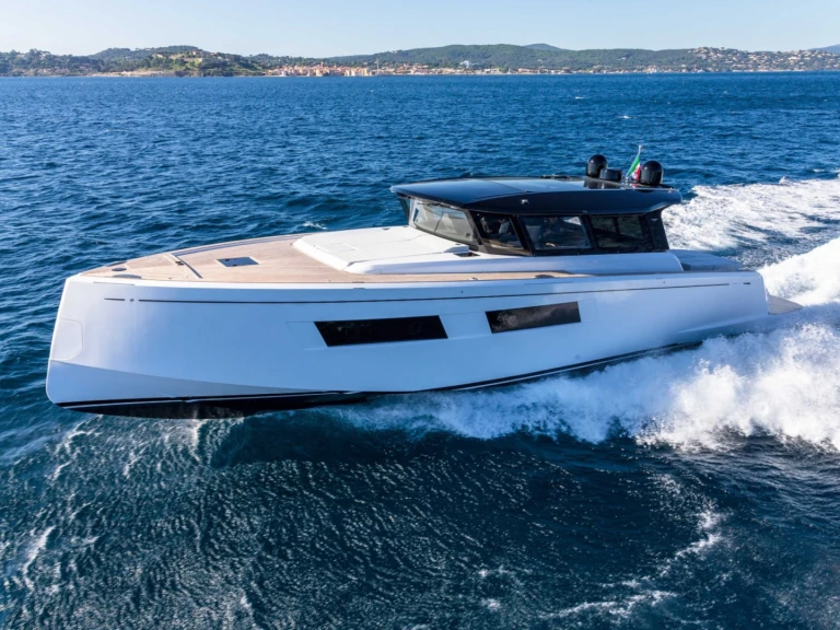 Hire Luxury Yacht with or without skipper Pardo Yachts Saint-Tropez