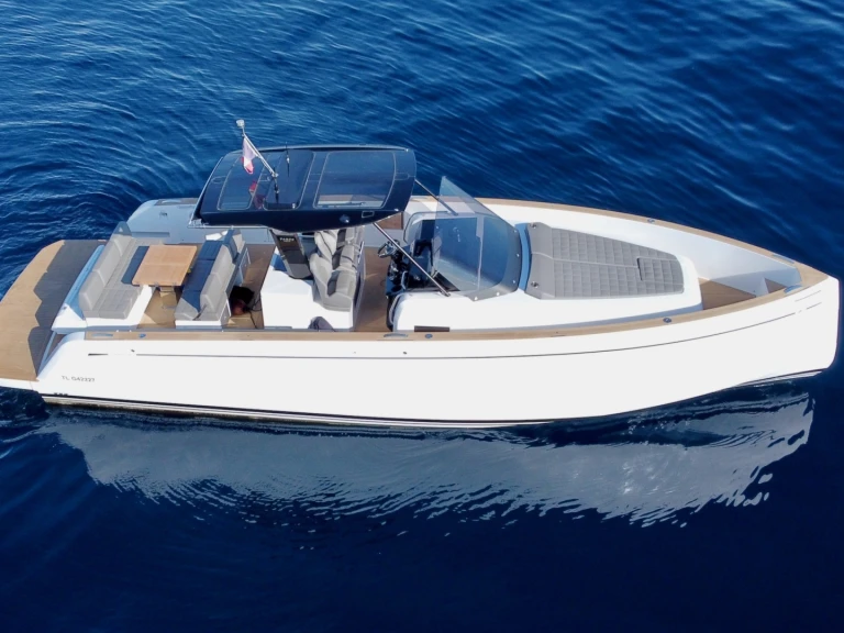 Hire Motorboat Pardo Yachts with a boat licence