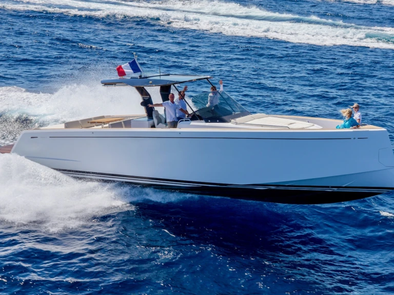Hire a Pardo Yachts Pardo 43 Port Grimaud