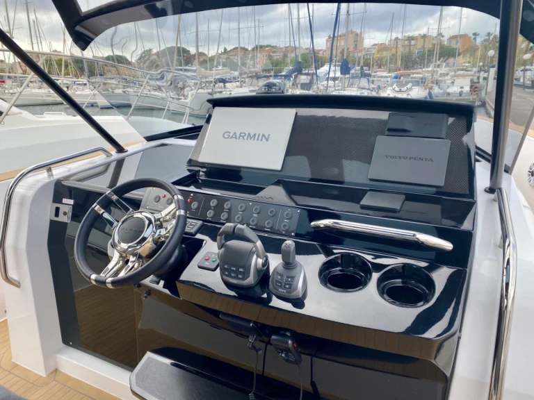 Hire a Pardo Yachts Pardo 38 Port Grimaud