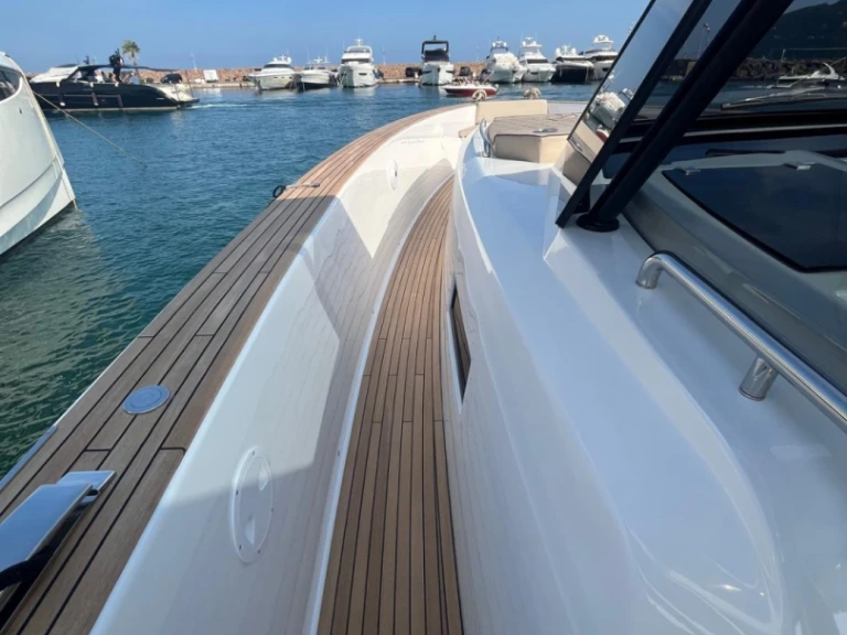 Yacht charter Cogolin - Quicksilver Quicksilver 555 Activ Open on SamBoat