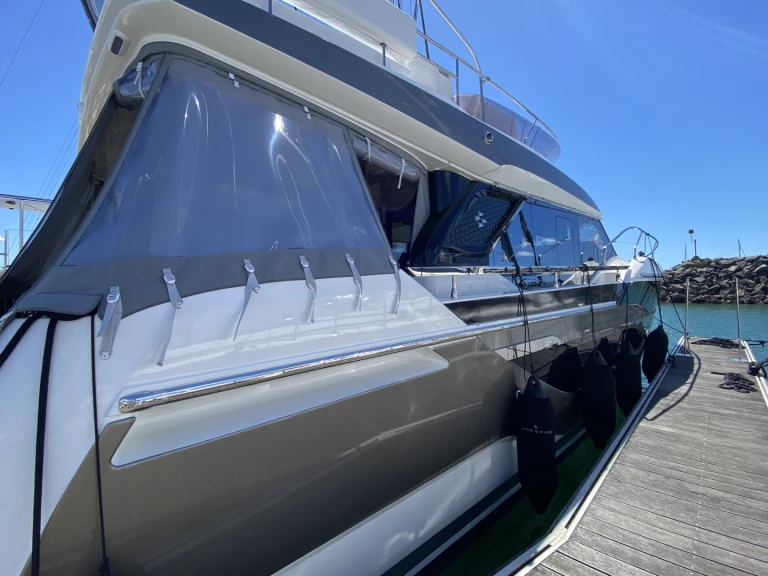 Yacht hire Port Grimaud cheap Activ 605 Open