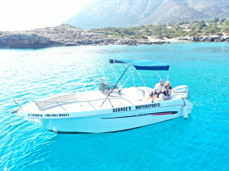 Hire Motorboat Selva with a boat licence