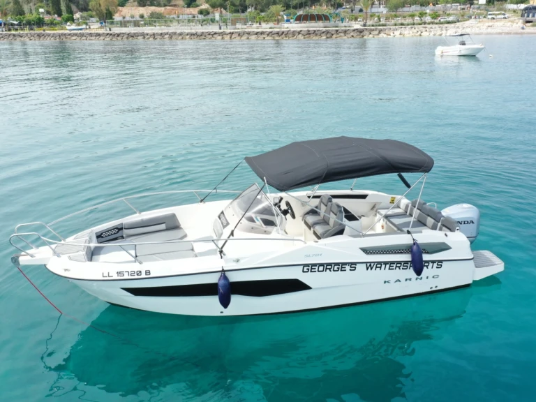Yacht charter Latchi - Karnic KARNIC 701 SL on SamBoat