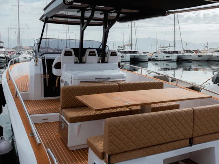 Yacht hire Porticcio cheap AVANGARDE 1.1