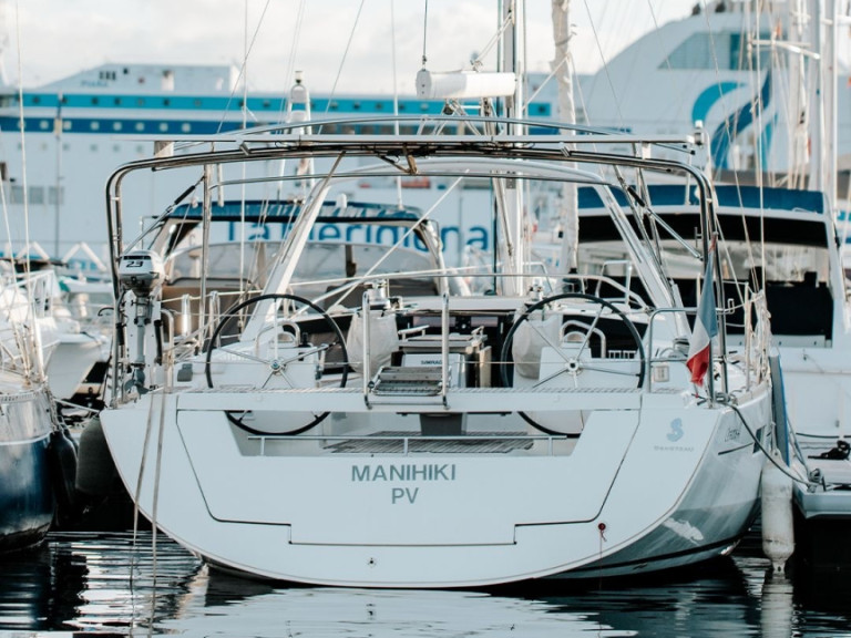 Hire a Bénéteau Oceanis 41 Ajaccio