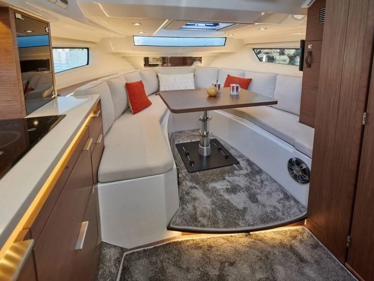 Hire Motorboat with or without skipper Jeanneau Ajaccio