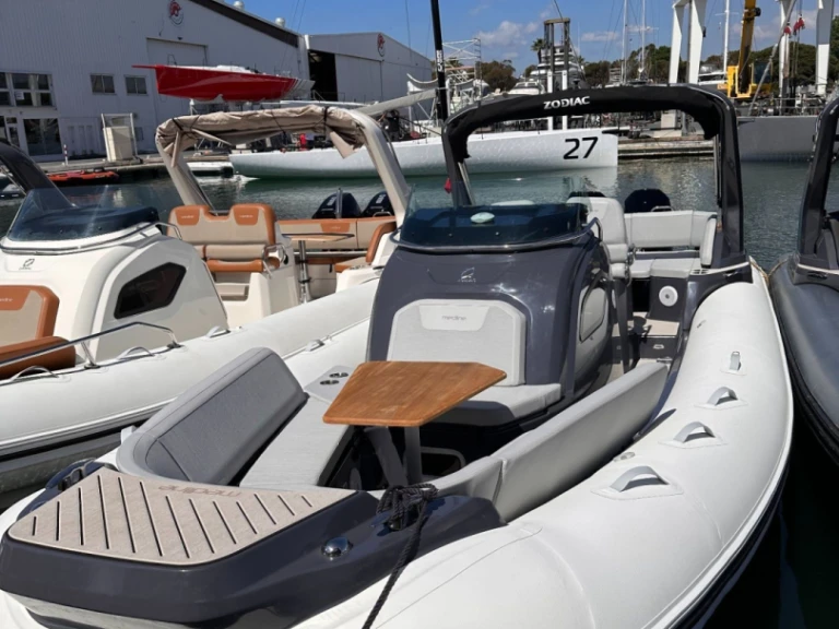 RIB hire in Cogolin - Zodiac Medline 9