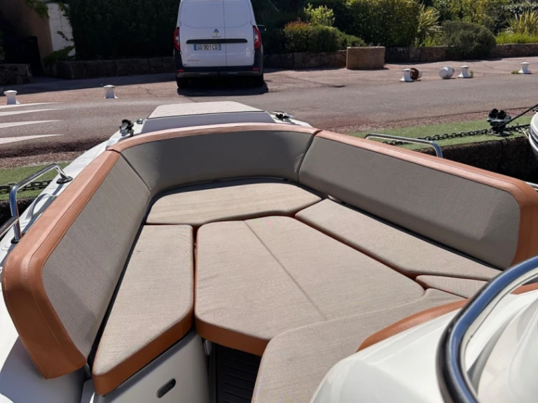 Hire RIB Zodiac with a boat licence