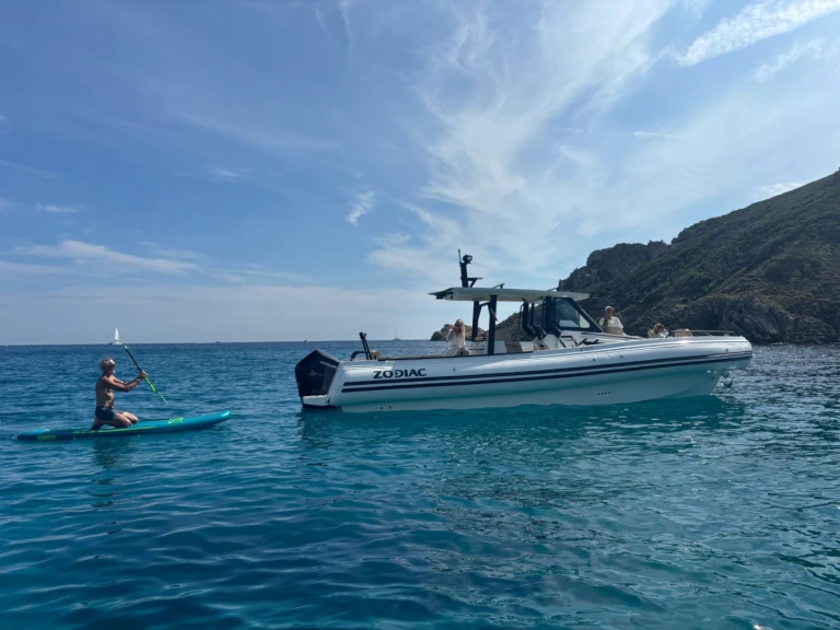 Hire RIB Zodiac with a boat licence