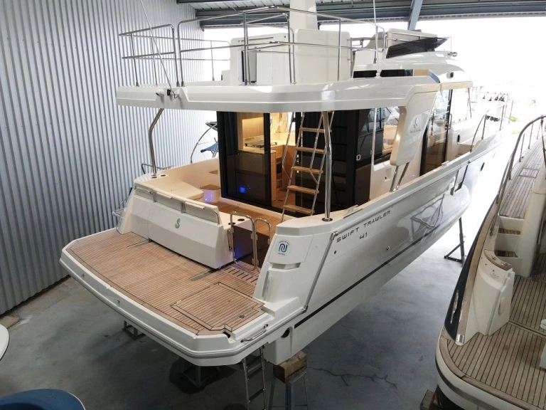 Hire Motorboat with or without skipper Bénéteau Ajaccio