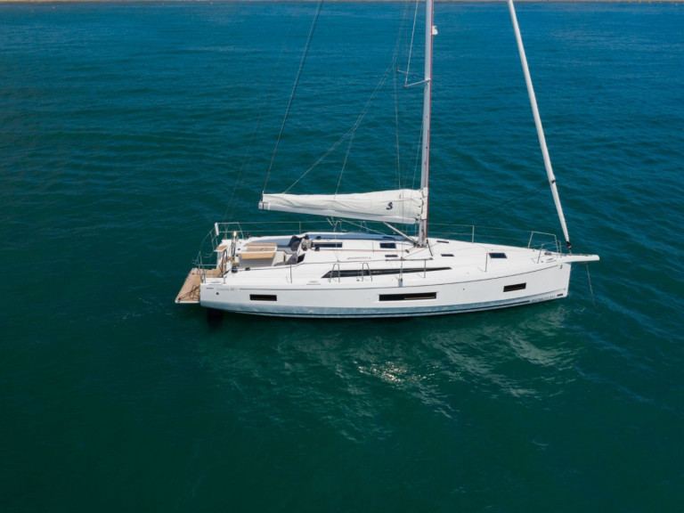 Charter a Bénéteau Oceanis 40.1 in Ajaccio on Samboat