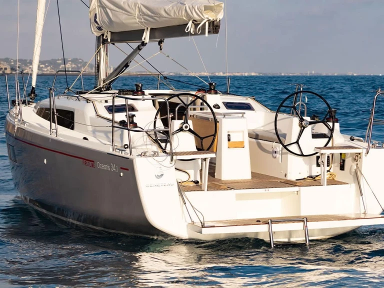 Yacht charter Ajaccio - Bénéteau Oceanis 34.1 on SamBoat