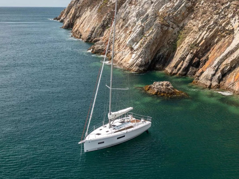 Hire Sailboat Bénéteau with a boat licence
