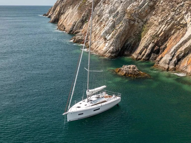 Hire Sailboat Bénéteau with a boat licence