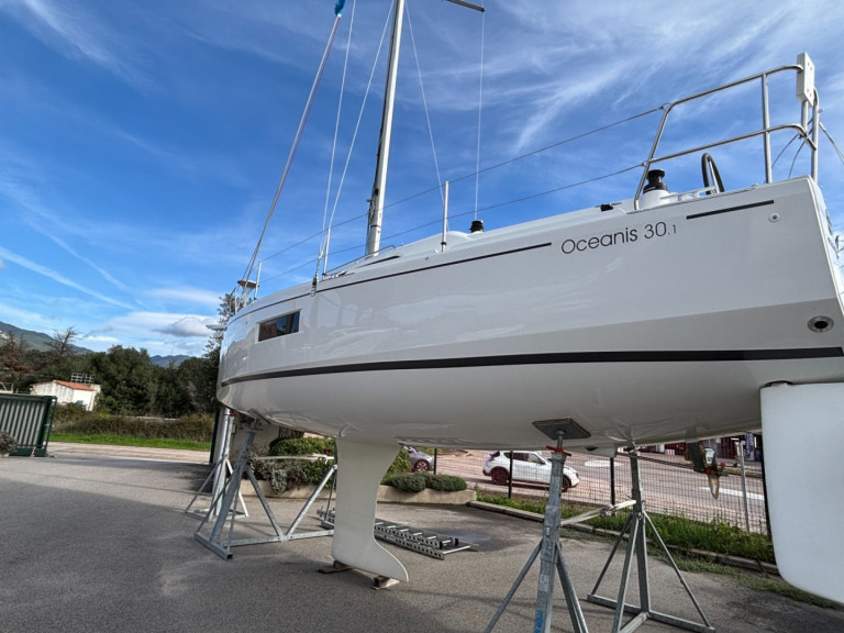 Hire a Bénéteau Oceanis 30.1 Ajaccio