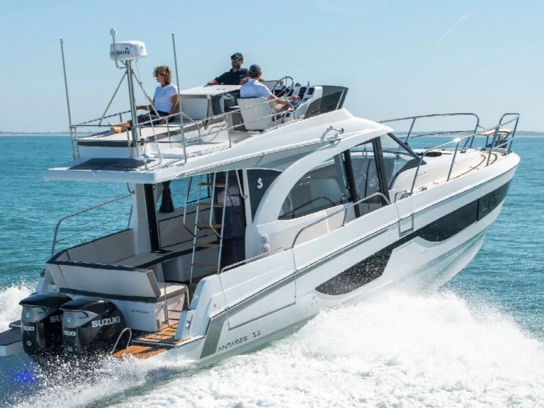 Hire Motorboat Bénéteau with a boat licence
