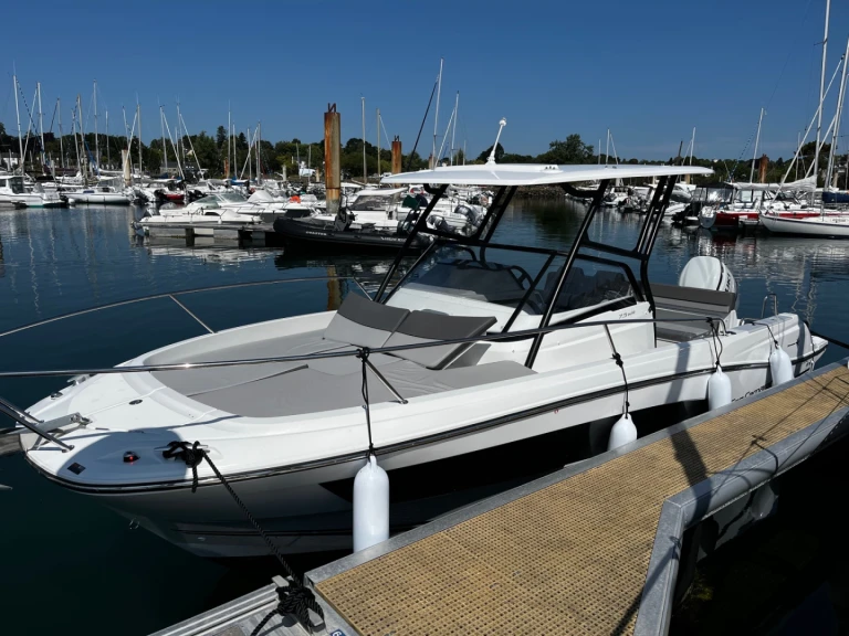 Yacht hire La Forêt-Fouesnant cheap Cap Camarat 7.5 WA Serie 2