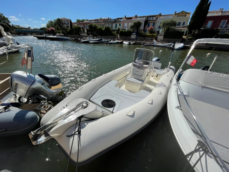 Charter a Bwa BWA 26 GTO in Cogolin on Samboat